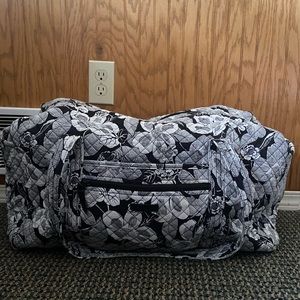 Vera Bradley Duffle Bag LIKE NEW!!